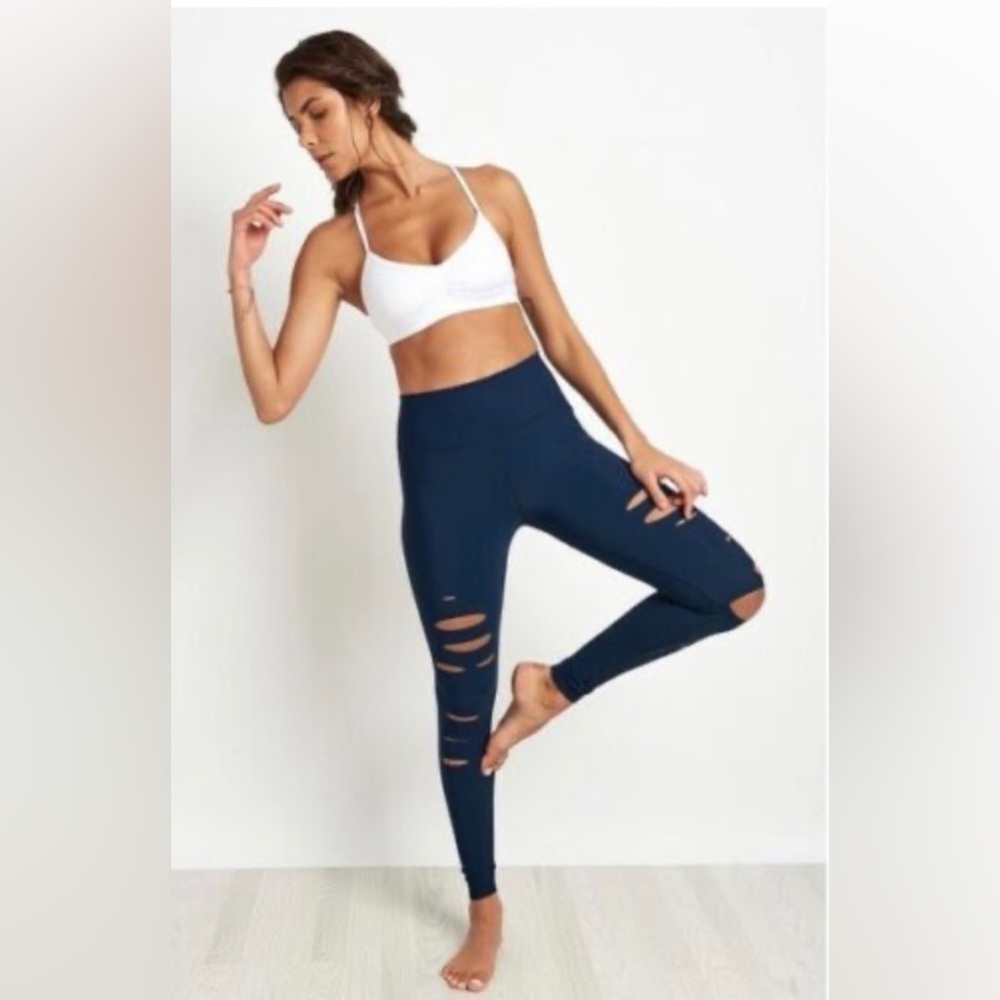 EUC Alo Yoga Ripped Warrior Leggings